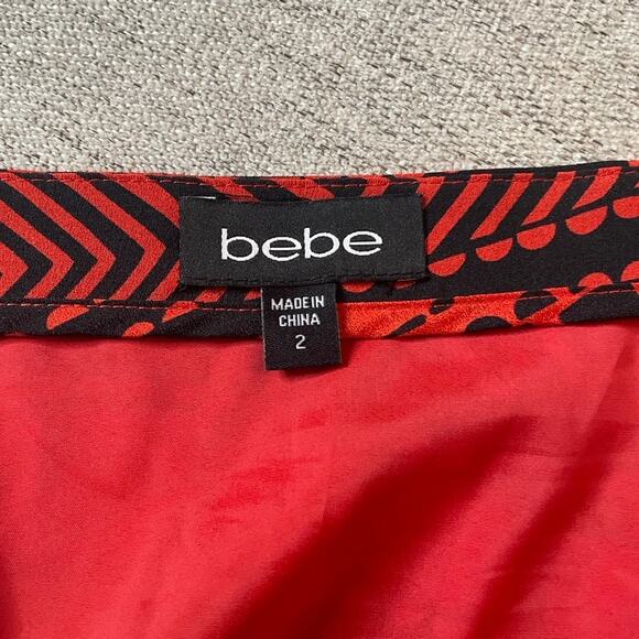 BEBE Wrap Skirt Black‎ Red Patterened Pencil 2 Extra Small Mini Office Work - Picture 2 of 3